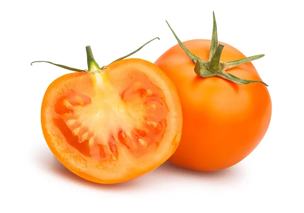 Цілі і нарізані помідори — стокове фото