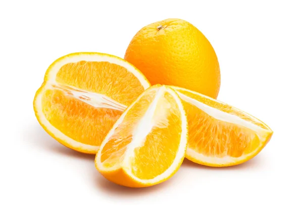 Ganze und geschnittene Orangen — Stockfoto