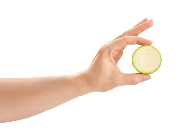 Dilimlenmiş kabak beyaz yolda izole edilmiş.