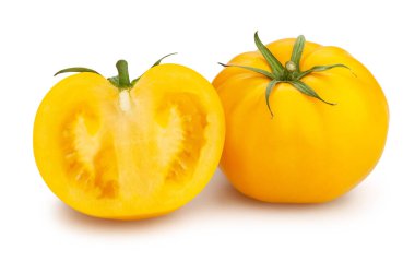 Dilimlenmiş sarı domates yolu beyaz üzerinde izole