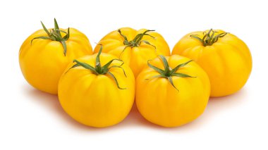 Sarı domates yolu beyaz üzerinde izole