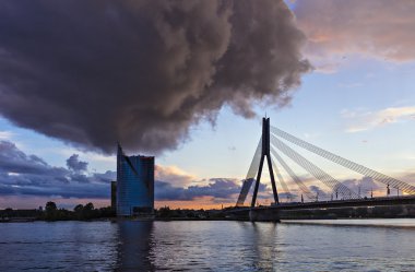 Sonra fırtına Riga şehir panoraması.