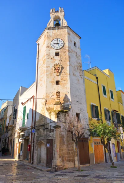 Klocktornet. Monopoli. Puglia. Italien. — Stockfoto