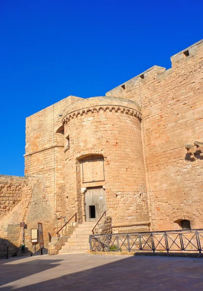 Monopoli Kalesi. Puglia. İtalya. — Stok fotoğraf