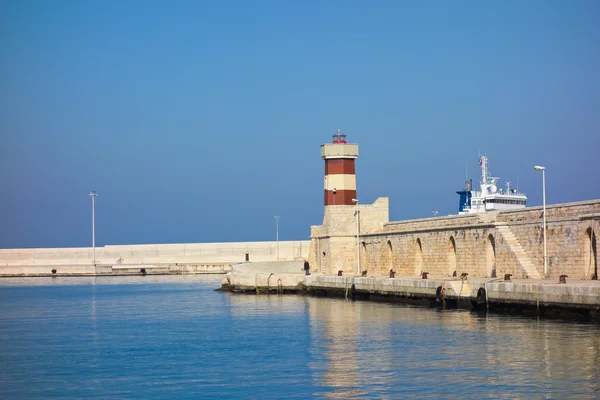 Panoramatický pohled na monopoli. Puglia. Itálie. — Stock fotografie