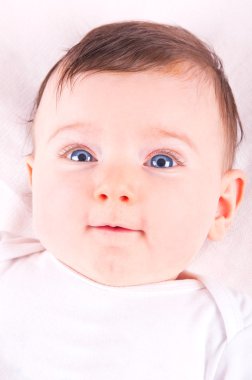 Pembe battaniye komik bebek kız.