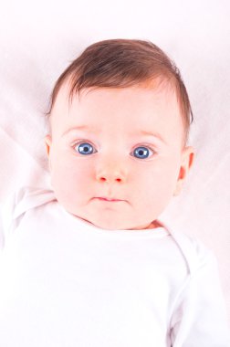 Bir kız komik bebek resmi.