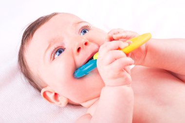 Kız bebek çıngırağı teether oyuncak ile.