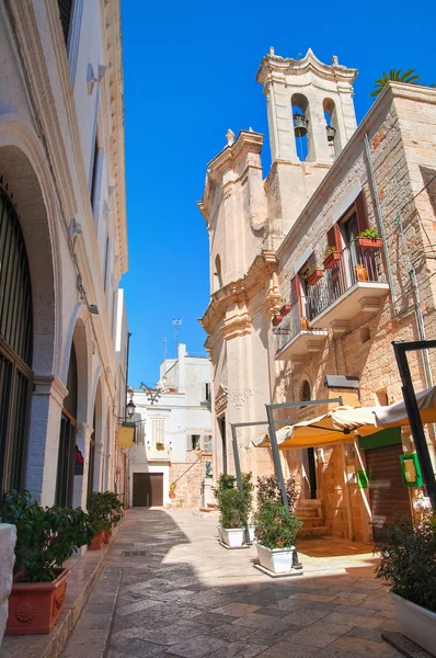 Ara sokakta. Kısrak başına polignano. Puglia. İtalya — Stok fotoğraf