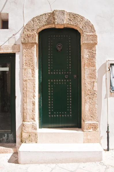 Holztür. polignano eine Stute. Apulien. Italien. — Stockfoto