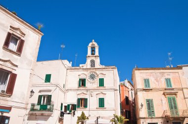 Saat Kulesi. Polignano bir kısrak. Puglia. İtalya 
