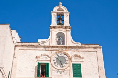 Saat Kulesi. Polignano bir kısrak. Puglia. İtalya. 