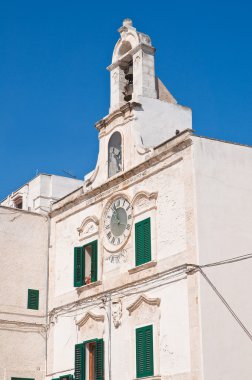 Saat Kulesi. Polignano bir kısrak. Puglia. İtalya. 