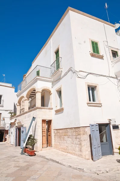 Ara sokakta. Kısrak başına polignano. Puglia. İtalya.