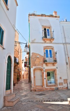 Ara sokakta. Kısrak başına polignano. Puglia. İtalya. 