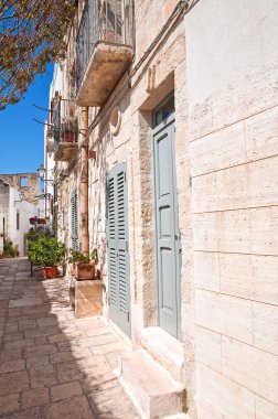 Ara sokakta. Kısrak başına polignano. Puglia. İtalya. 