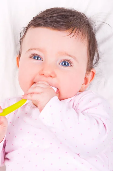 Niña con cuchara . —  Fotos de Stock