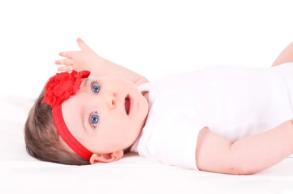 Mädchen mit roter Schleife. — Stockfoto