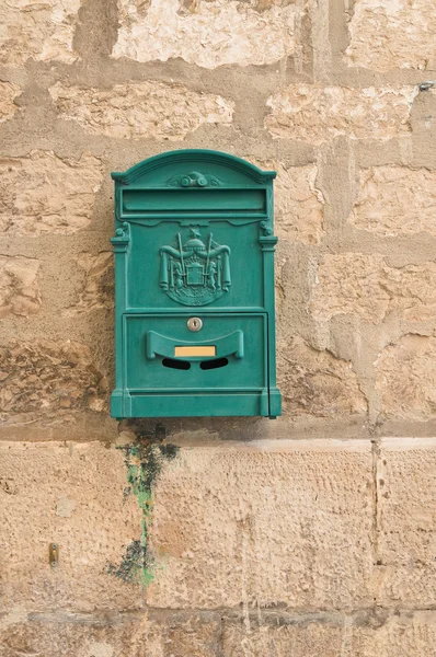 Caixa postal. Giovinazzo. Puglia. Itália . — Fotografia de Stock