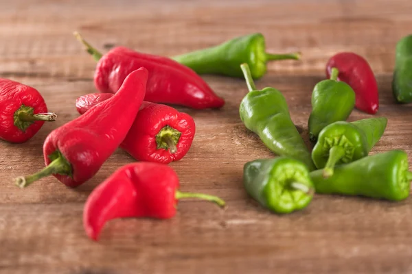 Czerwony zielony hot Red Hot chili peppers. — Zdjęcie stockowe
