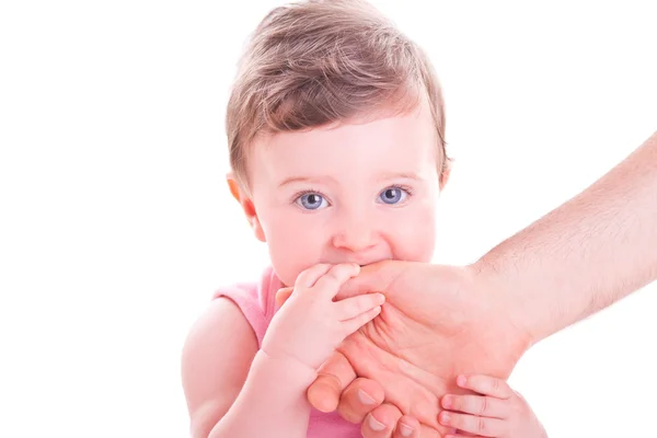 Μωρό χέρι του δαγκώματος μπαμπά κορίτσι. — Φωτογραφία Αρχείου