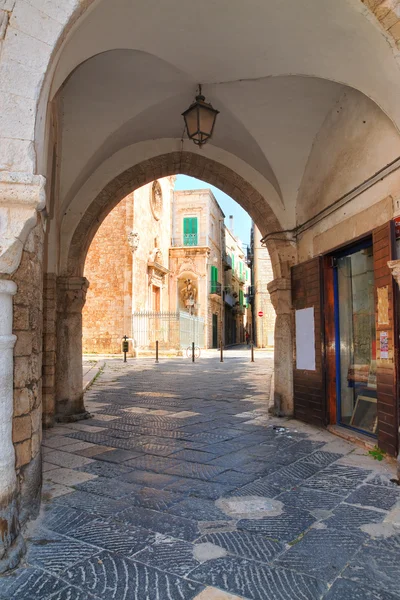 Alleyway. Giovinazzo. Puglia. İtalya. — Stok fotoğraf