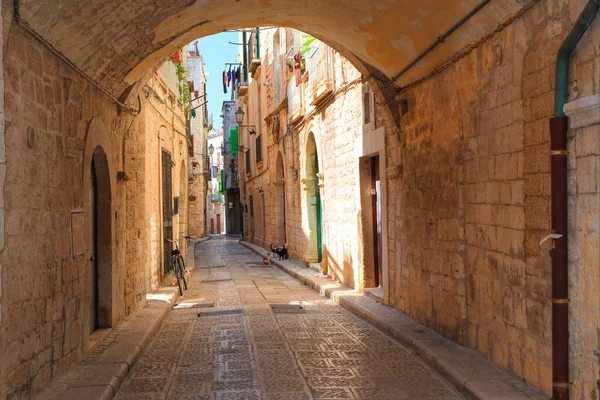 Steegje. Giovinazzo. Puglia. Italië. — Stockfoto