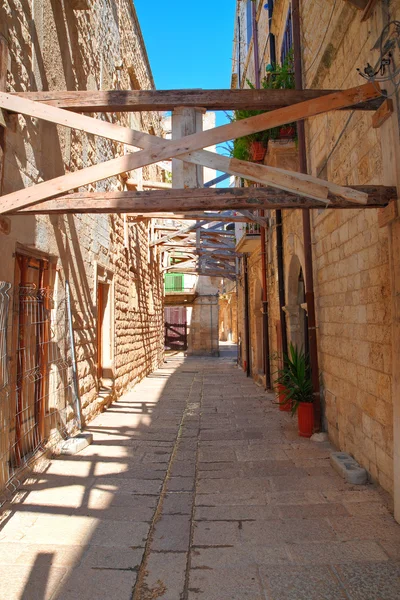 Molfetta alleyway. Puglia. İtalya. — Stok fotoğraf