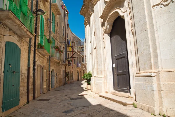 Molfetta alleyway. Puglia. İtalya. — Stok fotoğraf