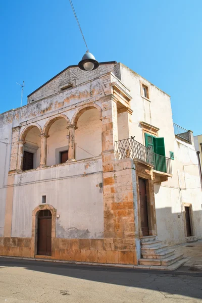 Uličkou. Sammichele di Bari. Puglia. Itálie. — Stock fotografie