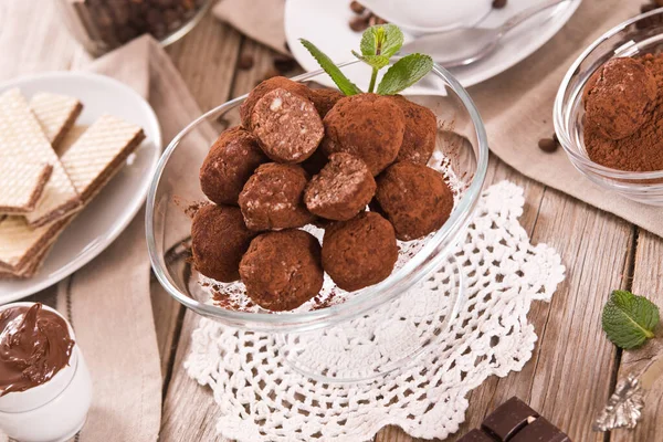 Chokladtryffel Med Rån Vit Skål — Stockfoto