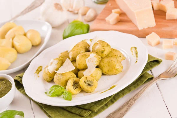 Gnocchi Patata Rellenos Con Salsa Pesto —  Fotos de Stock