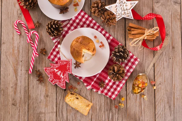 Panettone Christmas Cake White Dish — Stock Photo, Image