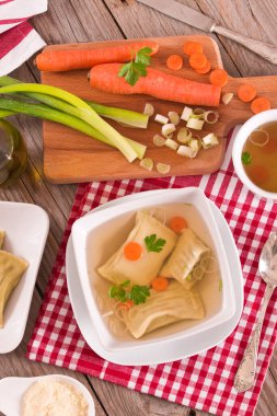 Maultaschen - Swabian dolu makarna (ravioli) ).