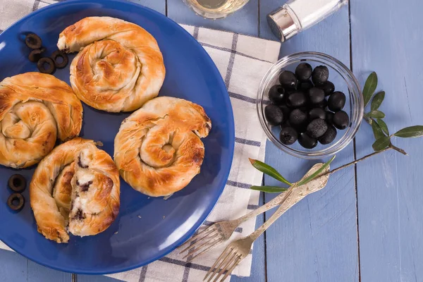 Remolinos Pastelería Con Relleno Queso Aceitunas — Foto de Stock