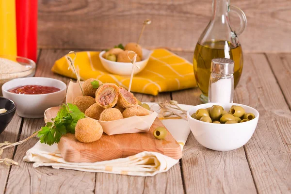 Ascoli Olives Farcies Avec Sauce Tremper Sur Planche Découper — Photo