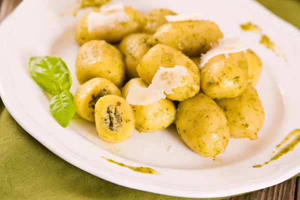 Gnocchi Patata Rellenos Con Salsa Pesto —  Fotos de Stock