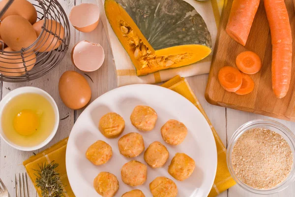 Albóndigas Pollo Con Calabaza Plato Blanco — Foto de Stock