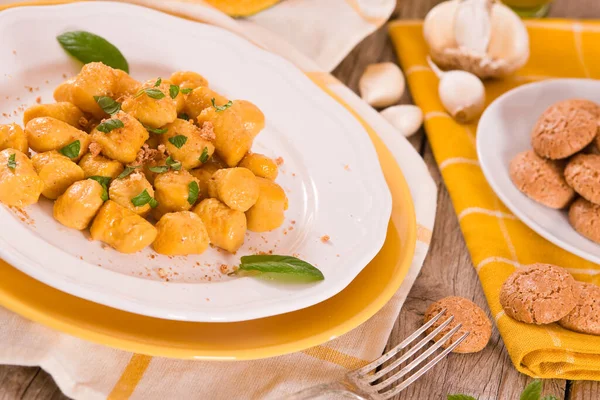 Gnocchi Calabaza Con Galletas Amaretti Ralladas —  Fotos de Stock