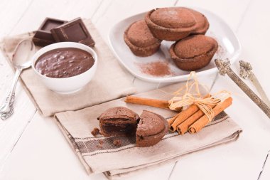 Çikolata dolgulu Pasticciotto keki..