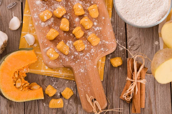 Gnocchi Calabaza Cruda Tabla Cortar — Foto de Stock