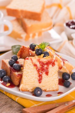 Yabanmersinli ve naneli limonlu kek..