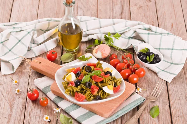 Fusilli Pasta Cherry Tomatoes Eggs Black Olives — Stockfoto