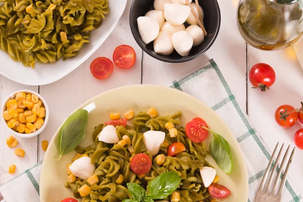 Pâtes Fusilli Aux Tomates Cerises Maïs Doux — Photo