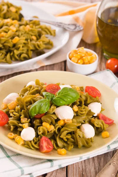 Pastas Fusilli Con Tomates Cherry Maíz Dulce — Foto de Stock