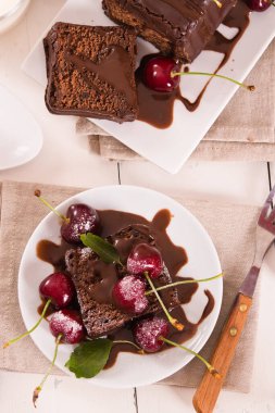 Kirazlı çikolatalı kek..