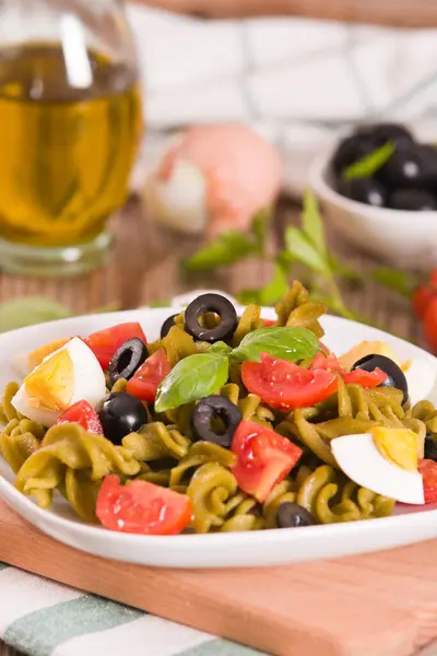 Fusilli Pasta Cherry Tomatoes Eggs Black Olives — Stok fotoğraf