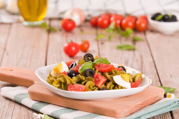 Fusilli Pasta Cherry Tomatoes Eggs Black Olives — Stockfoto