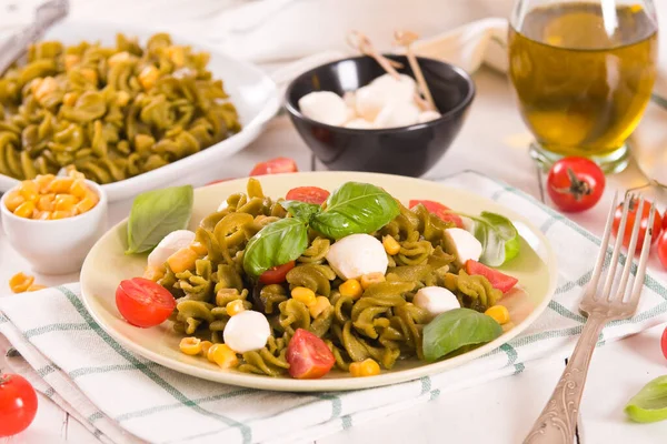 Pastas Fusilli Con Tomates Cherry Maíz Dulce — Foto de Stock