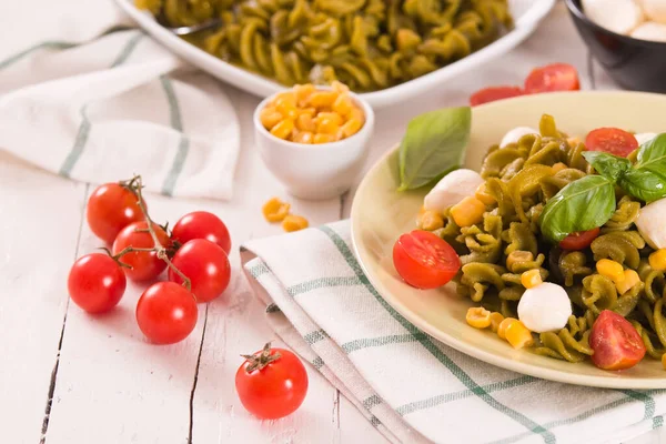 Paste Fusilli Roșii Cherry Porumb Dulce — Fotografie, imagine de stoc